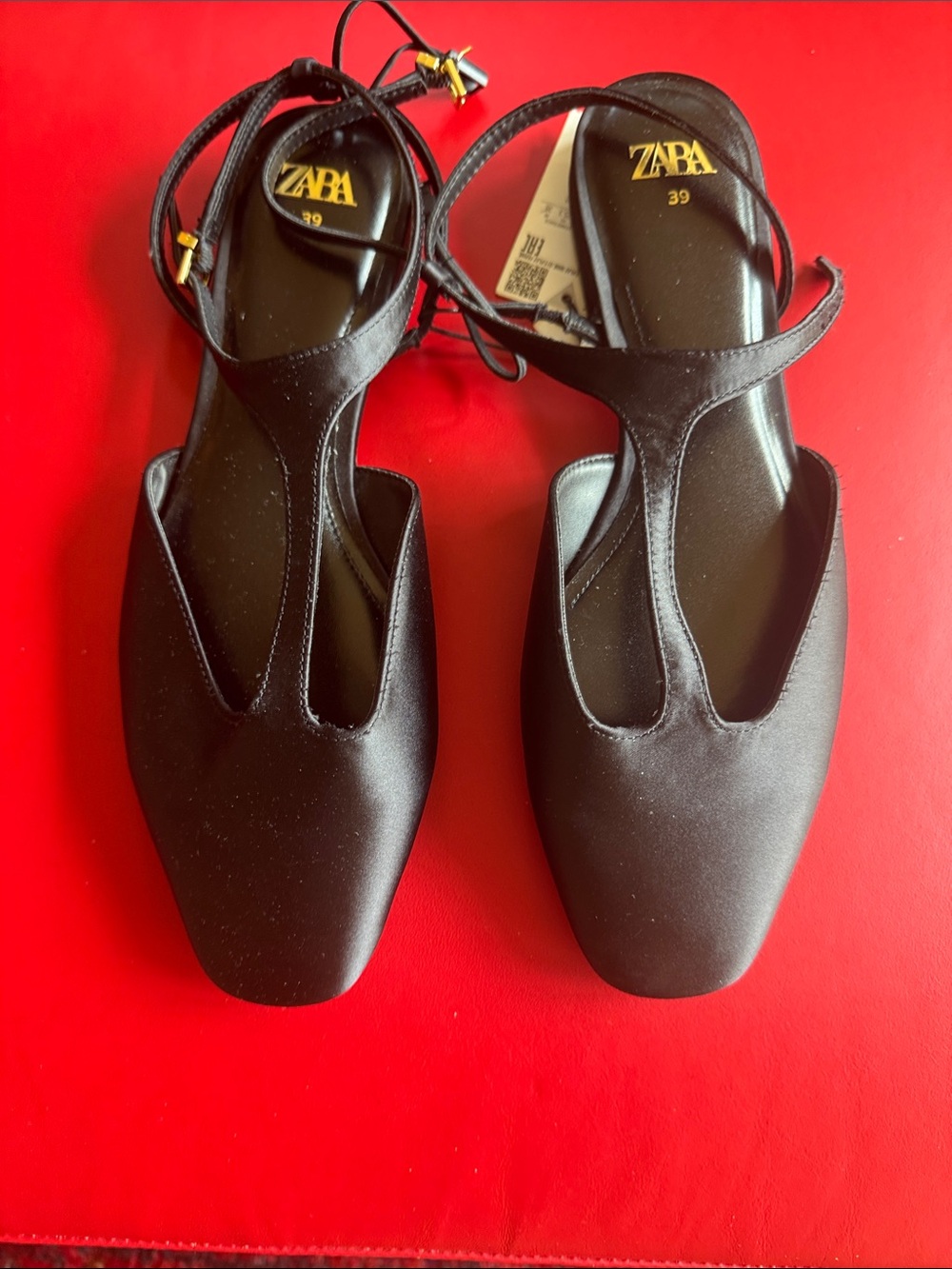 Zara Black T-Strap Square-Toe Flat Sandals